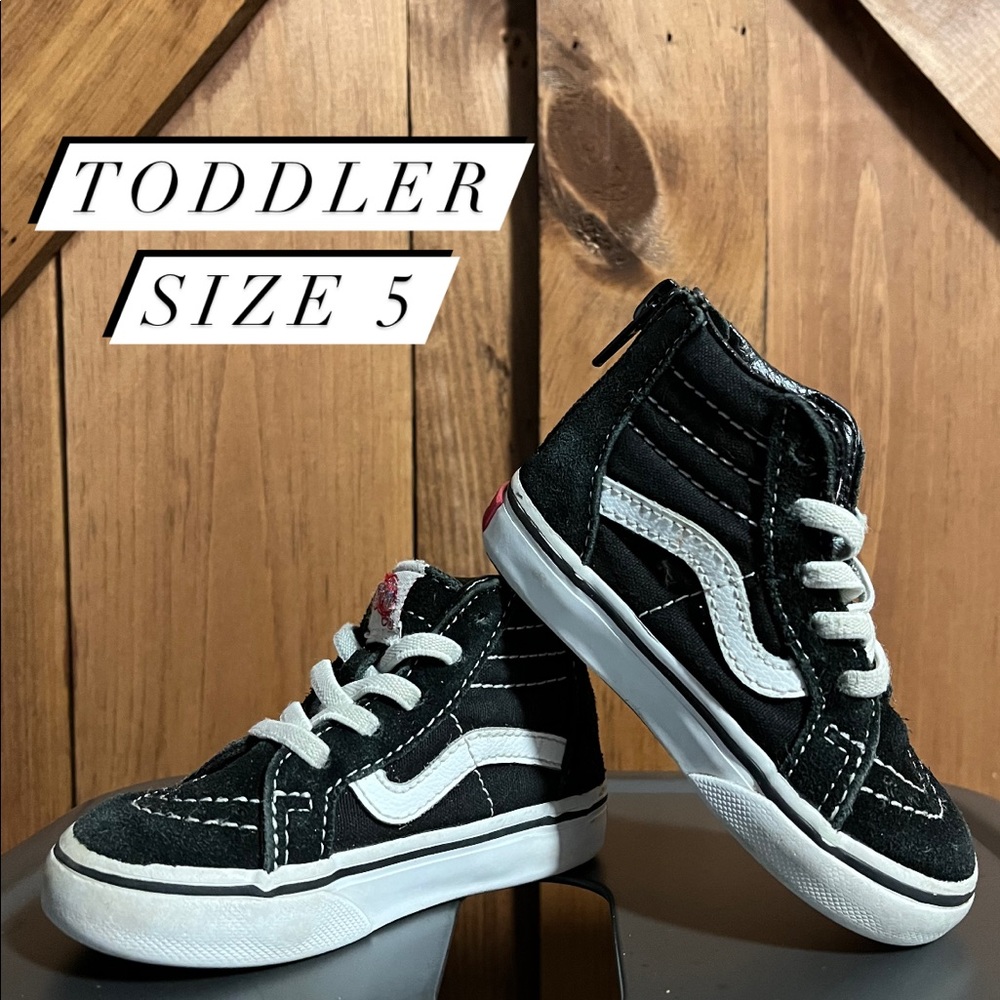 TODDLER ZIPPER HIGH TOP VANS. Size 5.